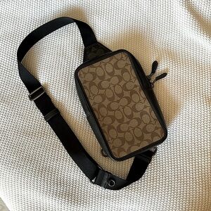 COACH UNISEX Sullivan sling bag- like new, luxe!